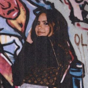 Meet your Posher, Carolina